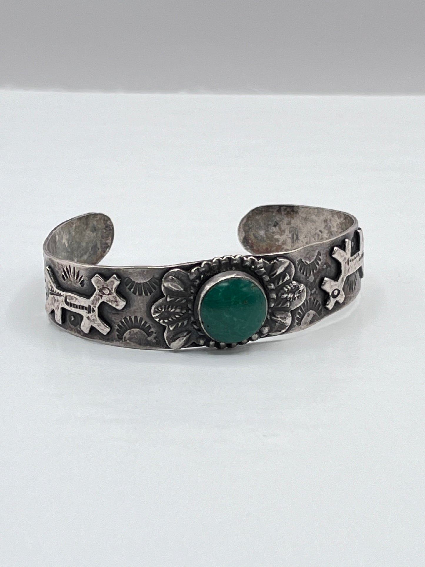 Vintage Native American Navajo Sterling Silver Cuff Bracelet Green Round Turquoise Stone Mirrored Animals 5