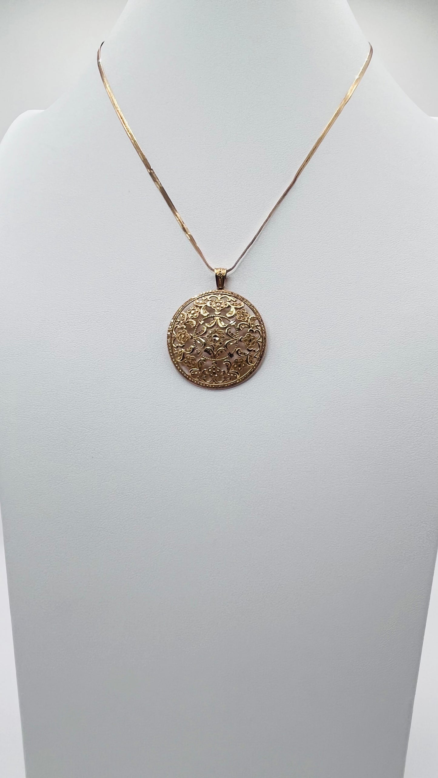 Vintage AE Designer 14K Solid Gold Pendant Floral Open Work Filigree Round 4