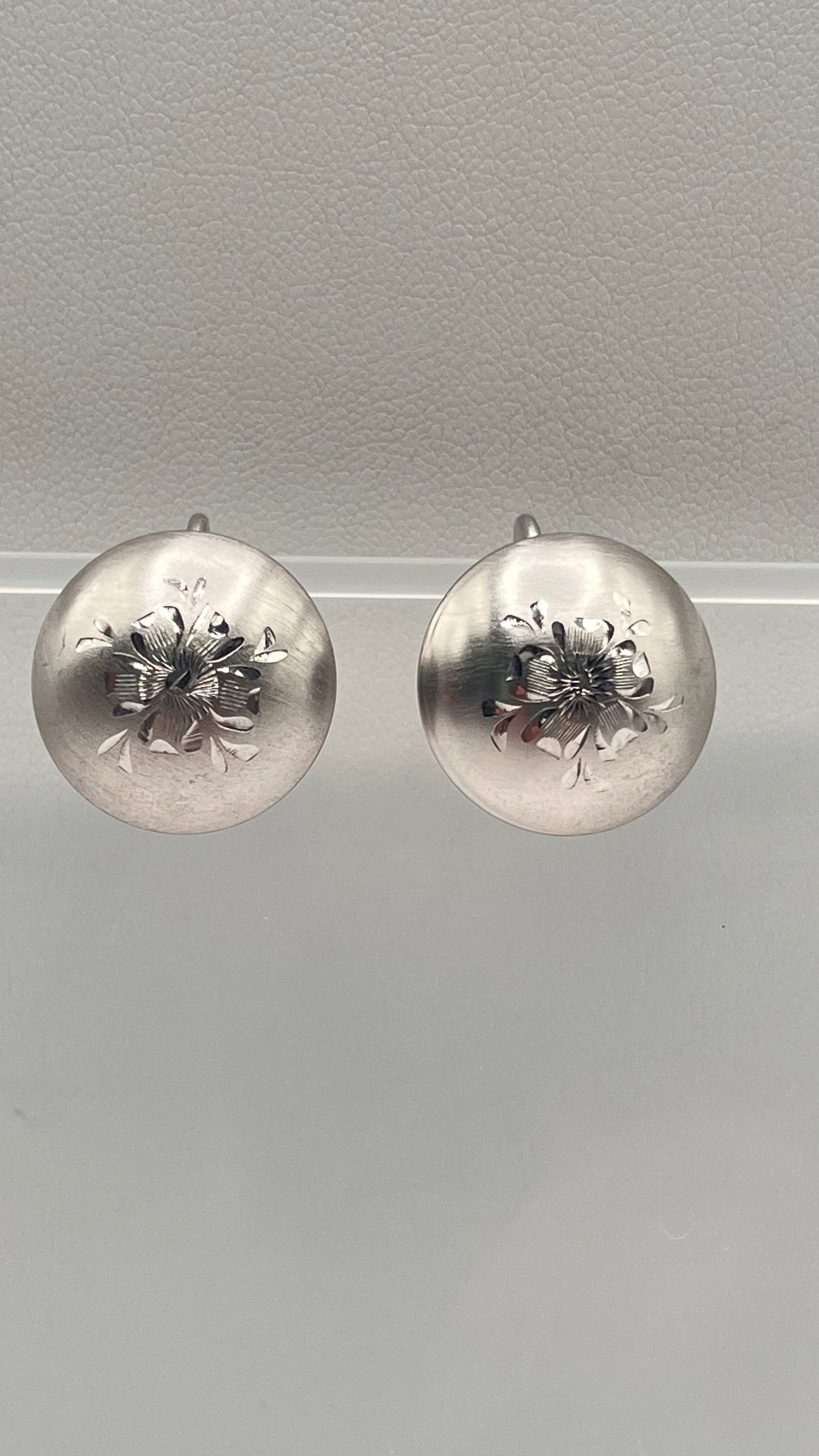 Vintage Designer A&Z 925 Sterling Silver Earrings Round Diamond Cut Floral Screw Back 4