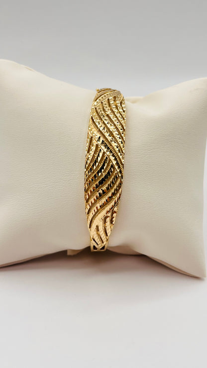 Vintage Estate 14K Solid Gold Hinged Bangle Cuff Bracelet Diamond Cut 4