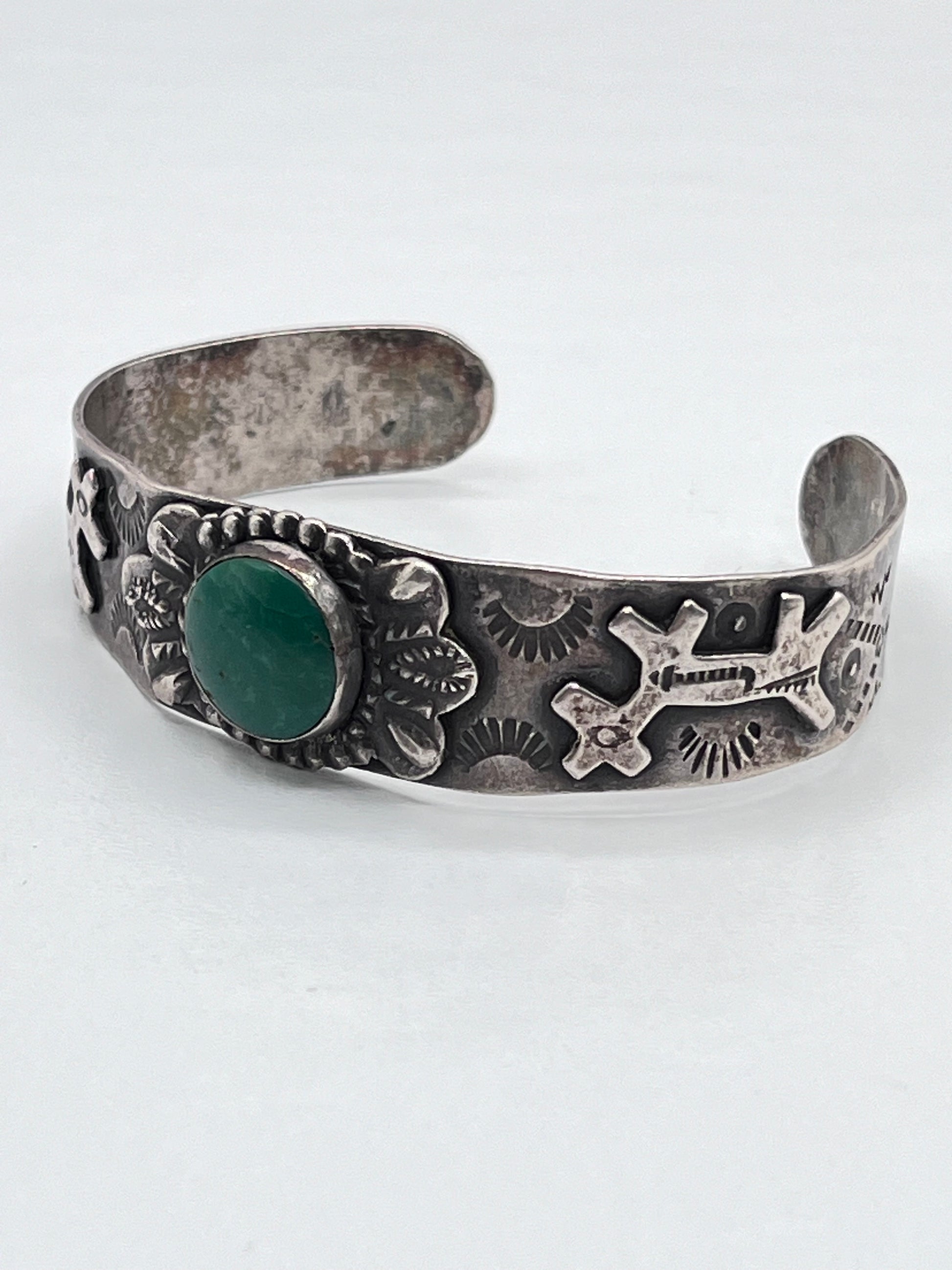 Vintage Native American Navajo Sterling Silver Cuff Bracelet Green Round Turquoise Stone Mirrored Animals 2