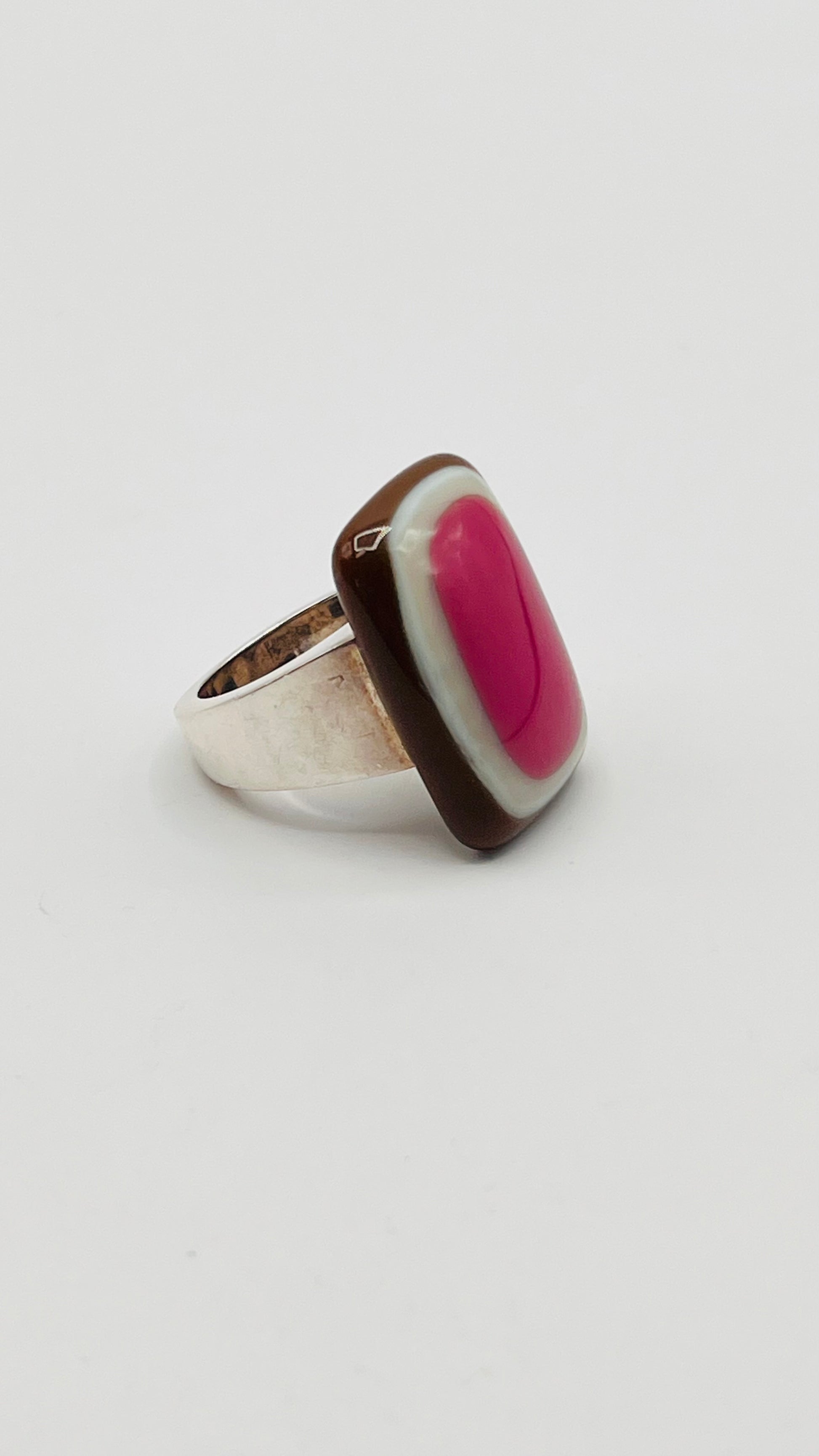 Vintage Delightful 925 Sterling Silver Pink Brown Ivory Rectangular Glass Chunky Ring 4